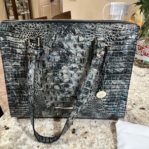 Brahmin handbag like new used a couple of times
With matching wallet. Like new